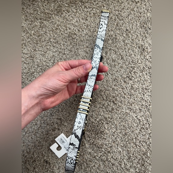 NWT snakeskin print belt with gold detail - Picture 4 of 4